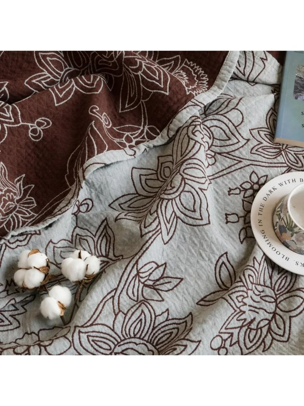 100% Cotton Vintage Floral Quilt Set - Reversible Bedspread with 2 Pillow Shams